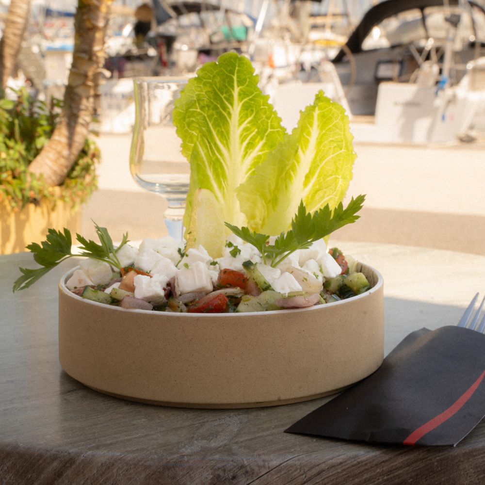 Illustration d'une jolie salade au port de hyeres Illustration d'une jolie salade au port de hyeres